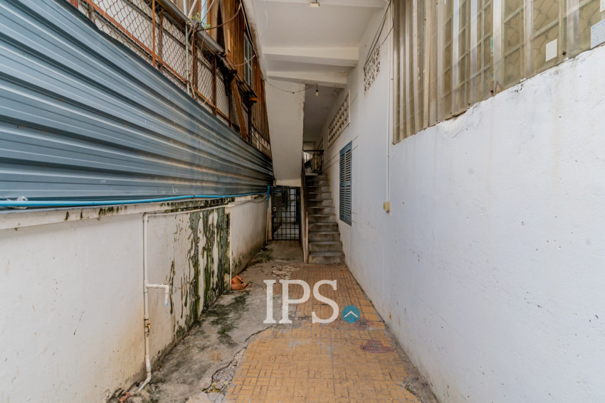 Renovated Duplex 3 Bedroom Apartment For Rent - Beoung Prolit, Phnom Penh