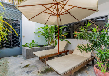 Renovated Duplex 3 Bedroom Apartment For Rent - Beoung Prolit, Phnom Penh thumbnail