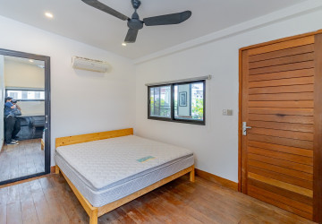Renovated Duplex 3 Bedroom Apartment For Rent - Beoung Prolit, Phnom Penh thumbnail