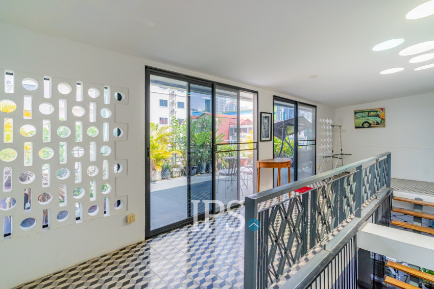 Renovated Duplex 3 Bedroom Apartment For Rent - Beoung Prolit, Phnom Penh