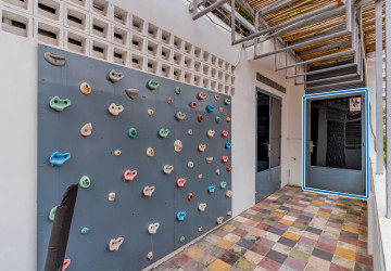 Renovated Duplex 3 Bedroom Apartment For Rent - Beoung Prolit, Phnom Penh thumbnail