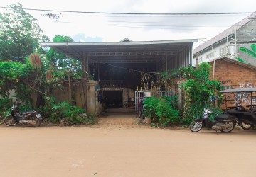 11 Bedroom Khmer Style House For Sale - Slor Kram, Siem Reap thumbnail