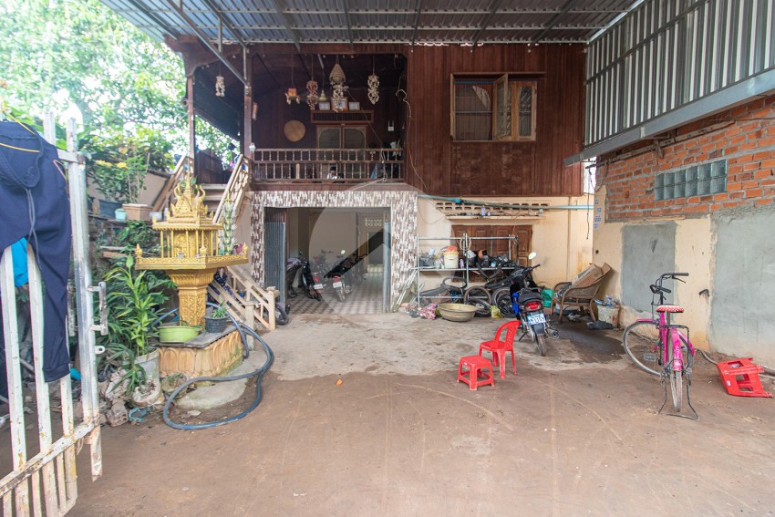 11 Bedroom Khmer Style House For Sale - Slor Kram, Siem Reap