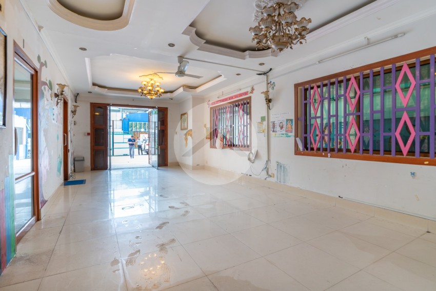 4 Bedroom Commercial Villa For Rent - Beoung Raing, Phnom Penh