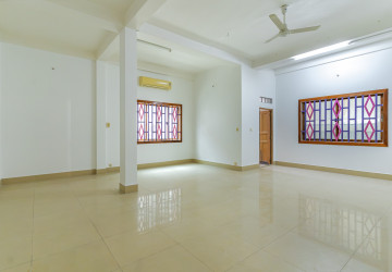 13 Bedroom Commercial Villa For Rent - Chakto Mukh, Phnom Penh thumbnail