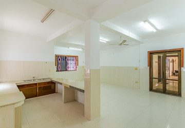 13 Bedroom Commercial Villa For Rent - Chakto Mukh, Phnom Penh thumbnail