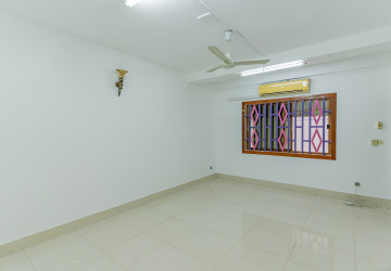 13 Bedroom Commercial Villa For Rent - Chakto Mukh, Phnom Penh thumbnail