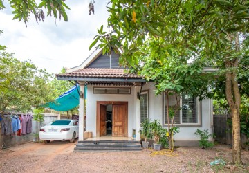 2 Bedroom House For Rent - Kandaek, Bakong District, Siem Reap thumbnail