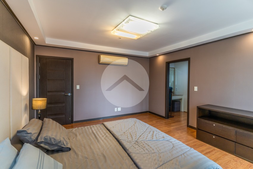 14th Floor 3 Bedroom Condo For Sale - De Castle Royal, BKK1, Phnom Penh