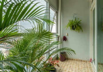 14th Floor 3 Bedroom Condo For Sale - De Castle Royal, BKK1, Phnom Penh thumbnail
