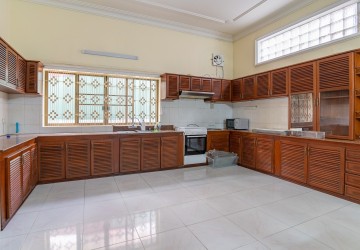 6 Bedroom Villa For Rent - Tonle Bassac, Phnom Penh thumbnail