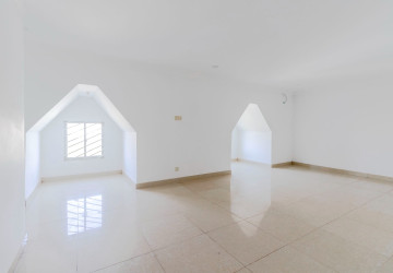 32 Bedroom Hotel For Rent - Svay Dangkum, Siem Reap thumbnail