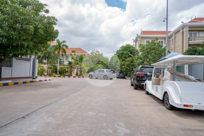 6 Bedroom Villa For Rent - Tonle Bassac, Phnom Penh