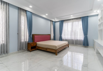 6 Bedroom Villa For Rent - Tonle Bassac, Phnom Penh thumbnail