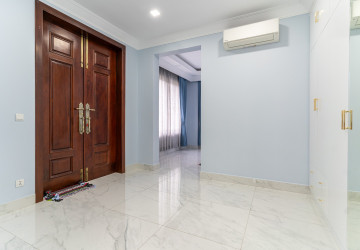 6 Bedroom Villa For Rent - Tonle Bassac, Phnom Penh thumbnail