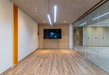 277 Sqm Office Space For Rent - Wat Phnom, Phnom Penh thumbnail