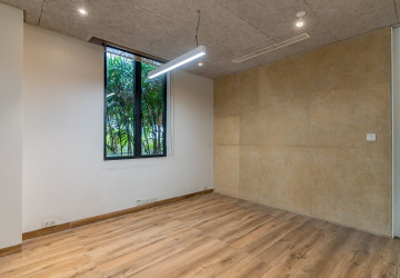277 Sqm Office Space For Rent - Wat Phnom, Phnom Penh thumbnail