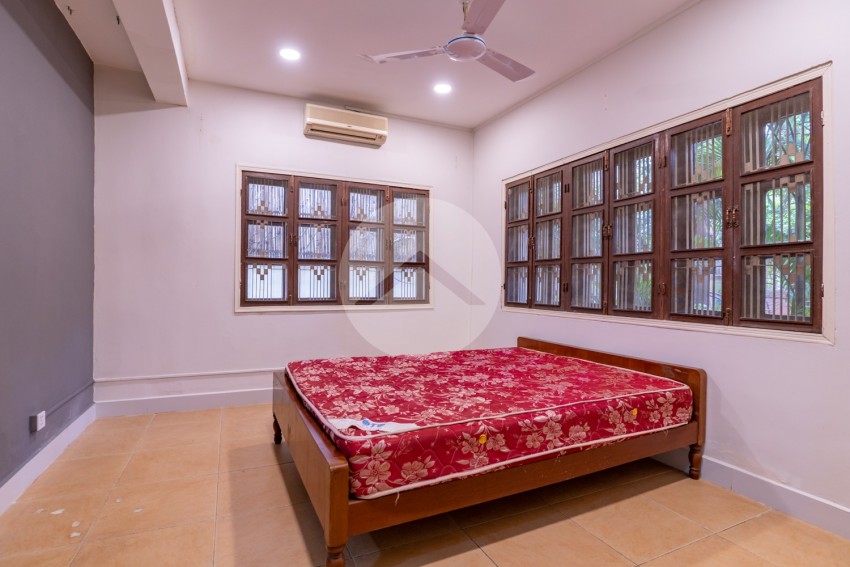 3 Bedroom  Flat For Rent - Boeung Trabek, Phnom Penh