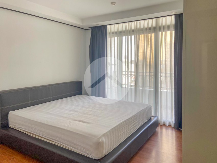 3 Bedroom Condo For Sale - De Castle Royal, BKK1, Phnom Penh