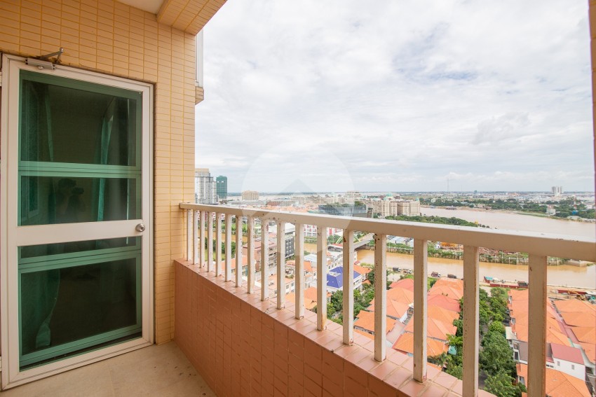 3 Bedroom Condo For Rent - Tonle Bassac, Phnom Penh