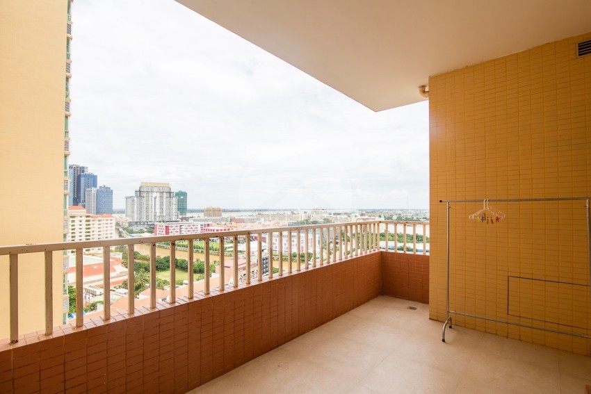 3 Bedroom Condo For Rent - Tonle Bassac, Phnom Penh