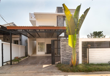 3 Bedroom House For Rent - Sala Kamreuk, Siem Reap thumbnail