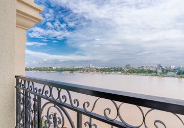 3 Bedroom Apartment For Rent - Tonle Bassac, Phnom Penh thumbnail