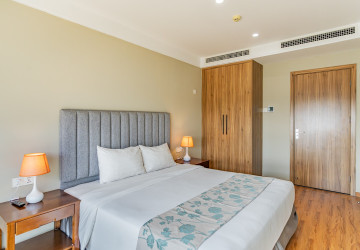 3 Bedroom Apartment For Rent - Tonle Bassac, Phnom Penh thumbnail