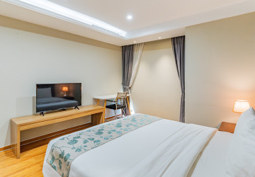 3 Bedroom Apartment For Rent - Tonle Bassac, Phnom Penh thumbnail