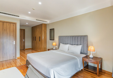 3 Bedroom Apartment For Rent - Tonle Bassac, Phnom Penh thumbnail