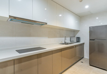 3 Bedroom Apartment For Rent - Tonle Bassac, Phnom Penh thumbnail