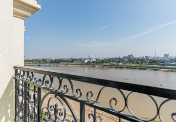 3 Bedroom Apartment For Rent - Tonle Bassac, Phnom Penh thumbnail