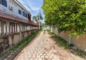 24 Bedroom Commercial House For Sale - Svay Dangkum, Siem Reap thumbnail