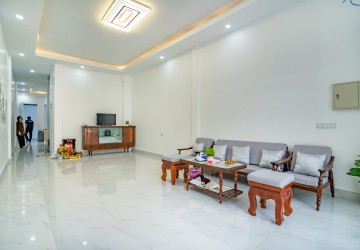 4 Bedroom Townhouse For Rent - Toul Tum Poung 1, Phnom Penh thumbnail