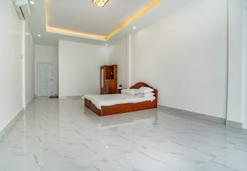 4 Bedroom Townhouse For Rent - Toul Tum Poung 1, Phnom Penh thumbnail