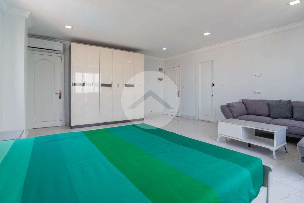 4 Bedroom Apartment For Rent - Phsar Daeum Thkov, Phnom Penh - Image 11