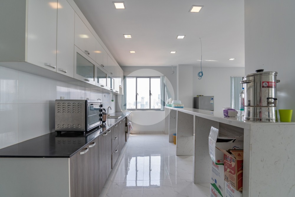 4 Bedroom Apartment For Rent - Phsar Daeum Thkov, Phnom Penh - Image 3