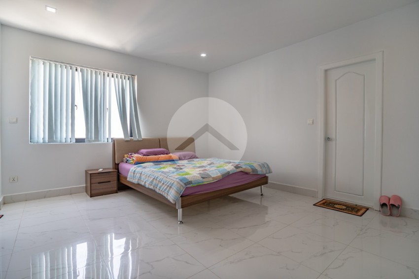 4 Bedroom Apartment For Rent - Phsar Daeum Thkov, Phnom Penh