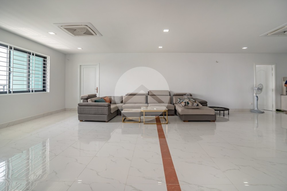 4 Bedroom Apartment For Rent - Phsar Daeum Thkov, Phnom Penh - Image 4