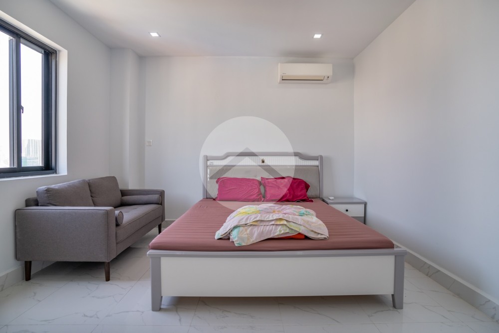 4 Bedroom Apartment For Rent - Phsar Daeum Thkov, Phnom Penh - Image 15