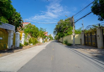 6 Bedroom Villa For Sale - Boeng KaK 2, Phnom Penh thumbnail