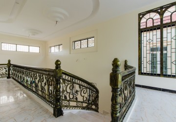 3 Bedroom Luxury Villa For Sale - Chreav, Siem Reap thumbnail