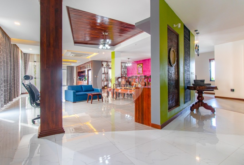 40 Bedroom Hotel For Sale - Night Market Area, Siem Reap