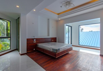 40 Bedroom Hotel For Rent - Night Market Area, Siem Reap thumbnail