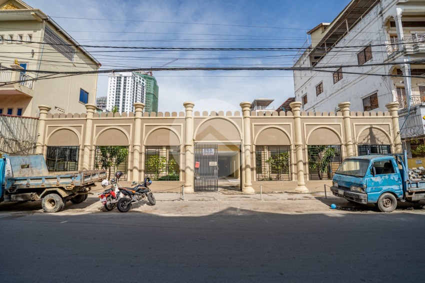 18 Bedroom Commercial Villa For Rent - Phsar Depou 1, Phnom Penh