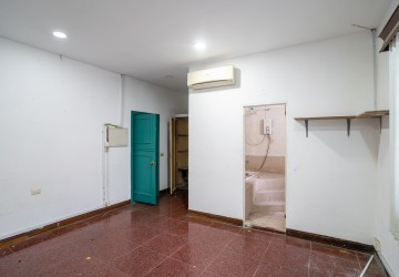4 Bedroom Commercial Villa For Rent - BKK1, Phnom Penh thumbnail