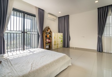 4 Bedroom Link A Villa Side Unit For Sale - Chip Mong Park Land 598, Russey Keo, Phnom Penh thumbnail