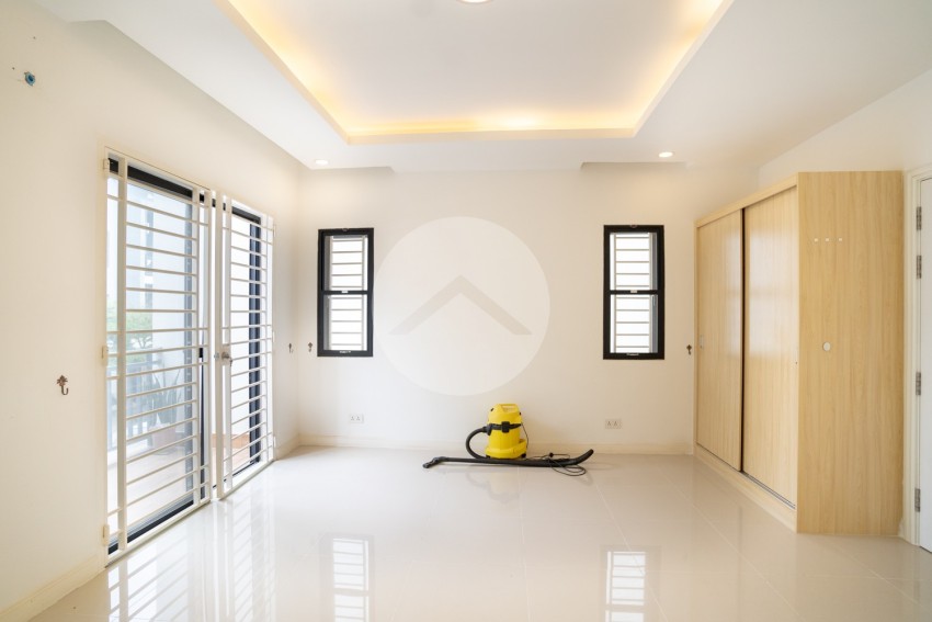 4 Bedroom Link House Side Unit For Sale - Borey Arata, Sen Sok, Phnom Penh