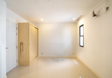 4 Bedroom Link House Side Unit For Sale - Borey Arata, Sen Sok, Phnom Penh thumbnail