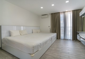 2 Bedroom Serviced Penthouse For Rent - Tonle Bassac, Phnom Penh thumbnail